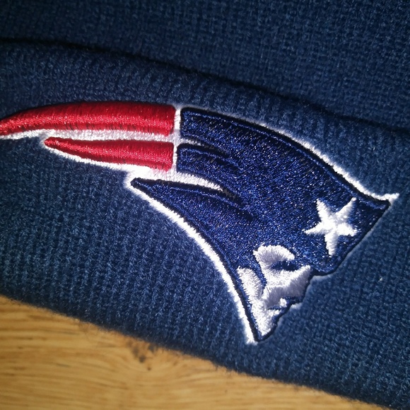 Authentic New Era New England Patriots beanie!! - Picture 2 of 5